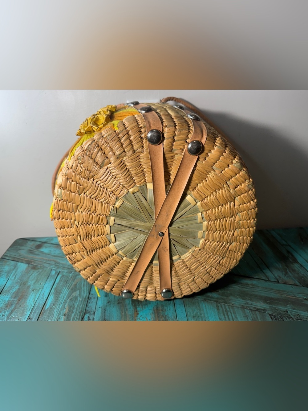 Vintage Raffia Basket Purse w/ Lid Floral Appliqué Boho Woven Straw Bag - Picture 9 of 15